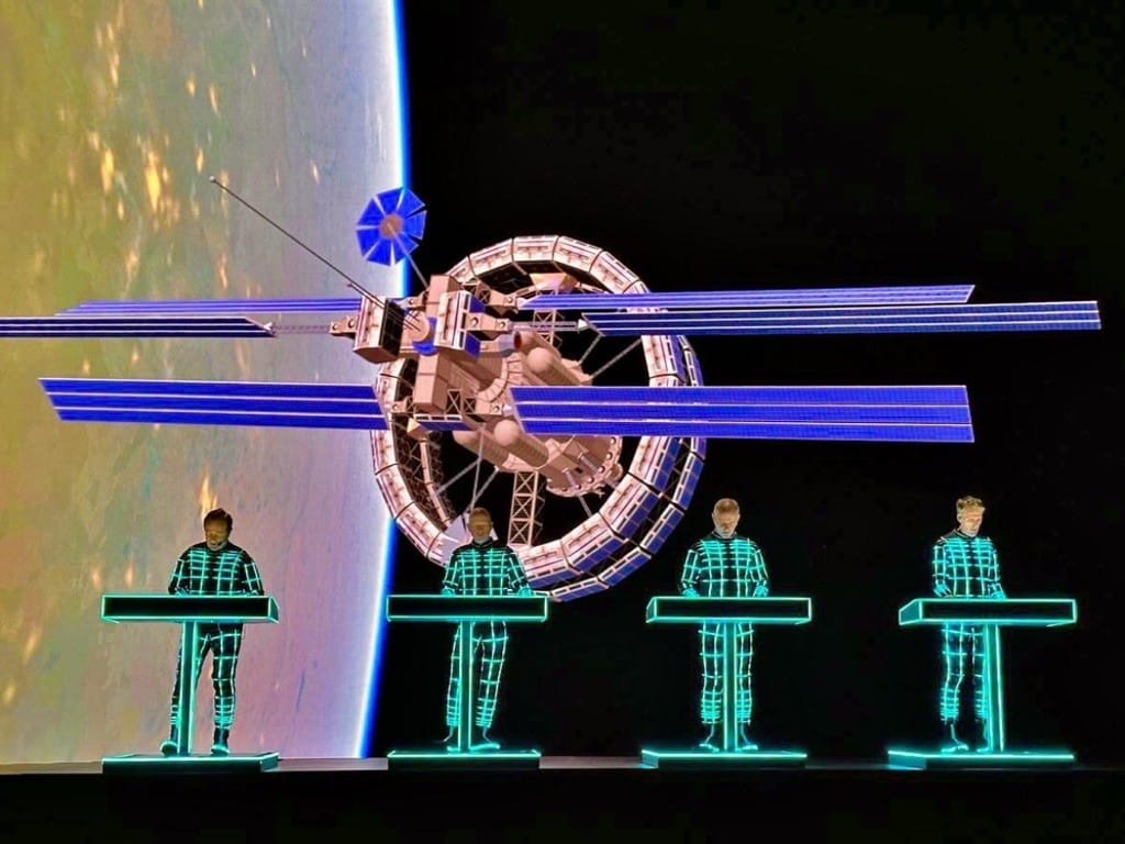 Пионеры электронной музыки "Kraftwerk" осенью выступят в Риге