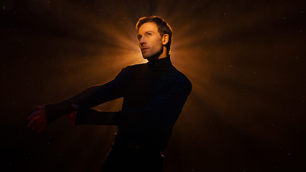 Maksim Bussel releases a new song "STARS" - a musical manifesto about love